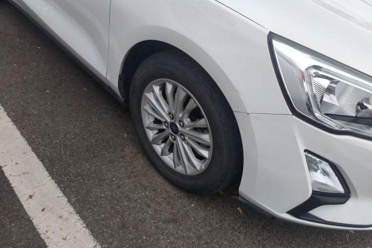 Used Ford Focus 2019 Sedan EcoBoost 125 Automatic Trendy Model China VI Standard
