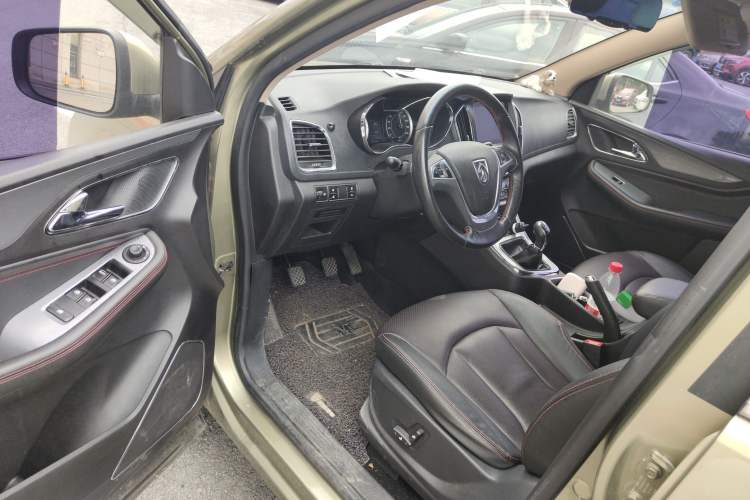 Used Baojun 560 2015 1.8L Manual Luxury Model
