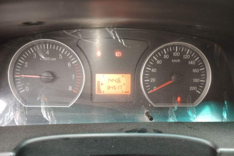 Used FORTHING Lingzhi 2015 V3 1.6L 9-Seater Standard Model
