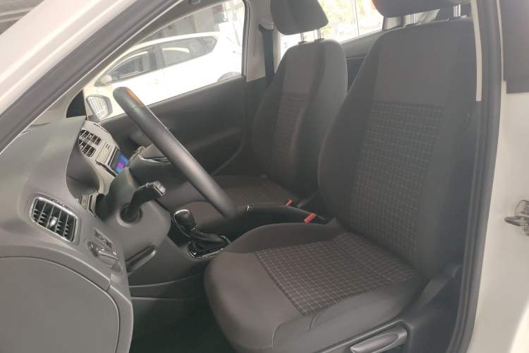 Used Volkswagen Polo 2016 1.6L Automatic Comfort Model
