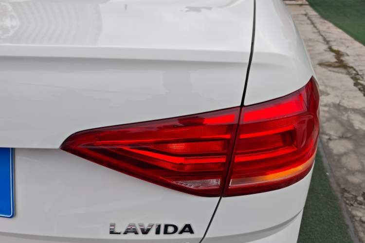 Used Volkswagen Lavida 2015 230TSI DSG Comfort Edition
