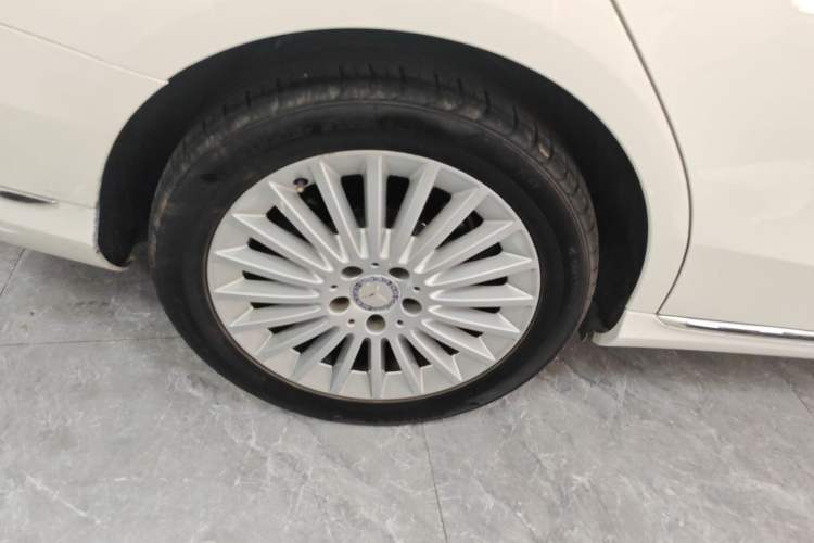 Used Mercedes-Benz C-Class 2015 C 200 L
