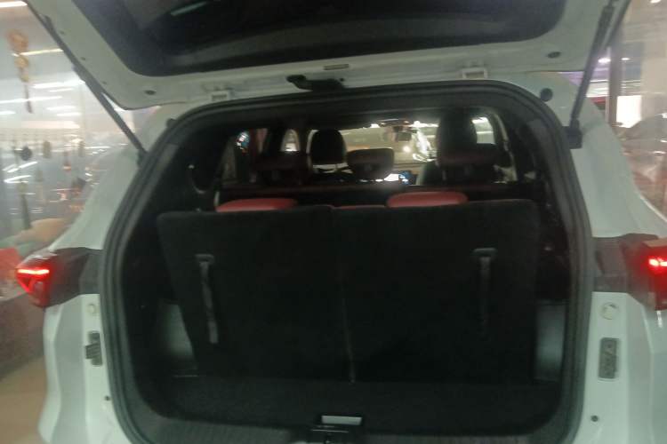 Used JETOUR X70 PLUS 2023 1.5T DCT Brave PLUS 7-Seater
