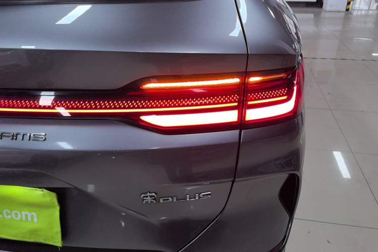 Used BYD Song PLUS New Energy 2023 Champion Edition EV 520KM Prestige Model
