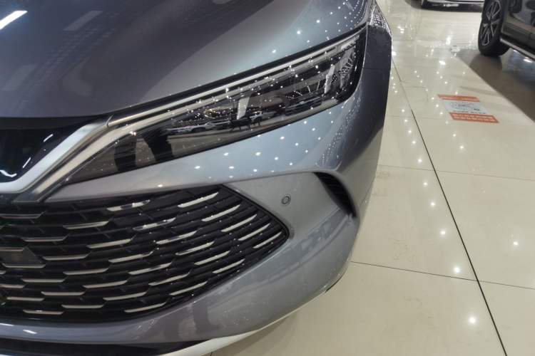 Used BYD Qin L 2025 DM-i Smart Drive 120KM Leading Model
