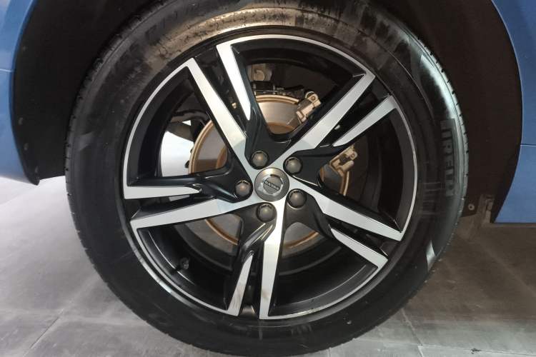 Used Volvo XC60 2019 T5 4x4 Smart & Dynamic Sport Edition China VI Standard