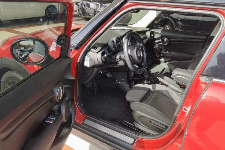 Used  MINI 2016 1.5T COOPER Five-Door Edition
