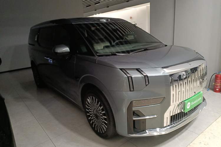 Used Zeekr 009 2024 7-Seater Walk-Through Version Four-Wheel Drive 108 kWh