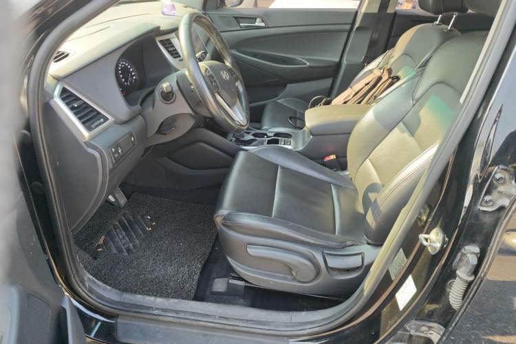 Used Hyundai Tucson 2015 1.6T Dual-Clutch Two-Wheel-Drive Smart Model
