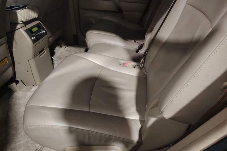 Used Toyota Highlander 2012 2.7L Two-Wheel Drive 7-Seater Luxury Edition