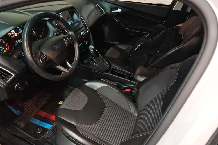 Used Ford Focus 2017 1.5T CTCC White and Black Limited Edition
