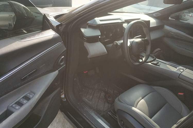 Used Lynk & Co 08 EM-P 2023 120km Long-Range Pro