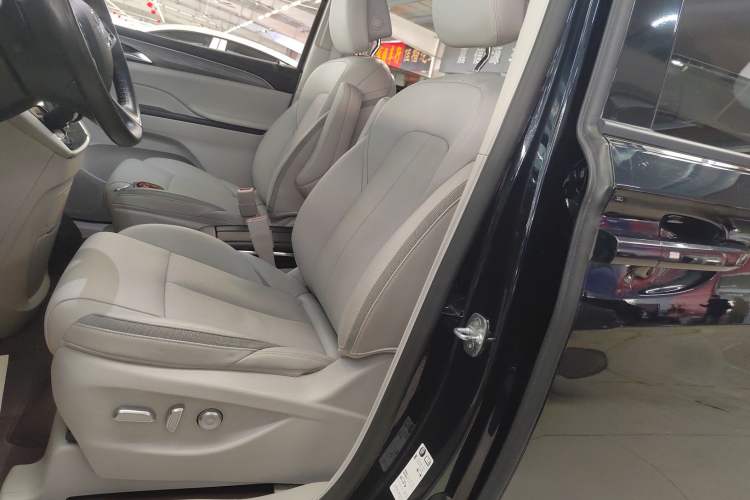 Used Buick GL8 2023 ES Lu Zun Deluxe and Yue Edition