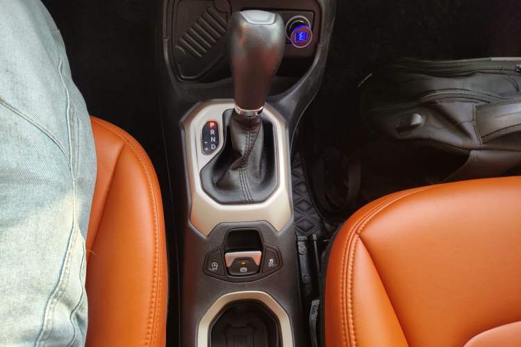 Used  Renegade 2018 Connected Large Screen Version 180TS Automatic High-Energy Edition
