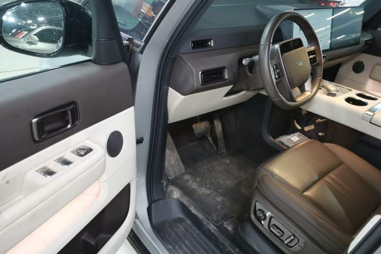 Used Li Auto MEGA 2024 Ultra Model
