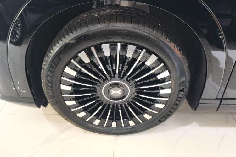 Used XPeng X9 2025 740 Ultra-Long Range Max
