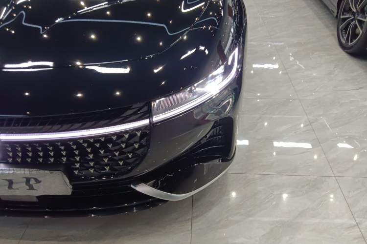 Used VOYAH PASSION 2024 PHEV Four-Wheel Drive Ultra-Long Range Flagship Model
