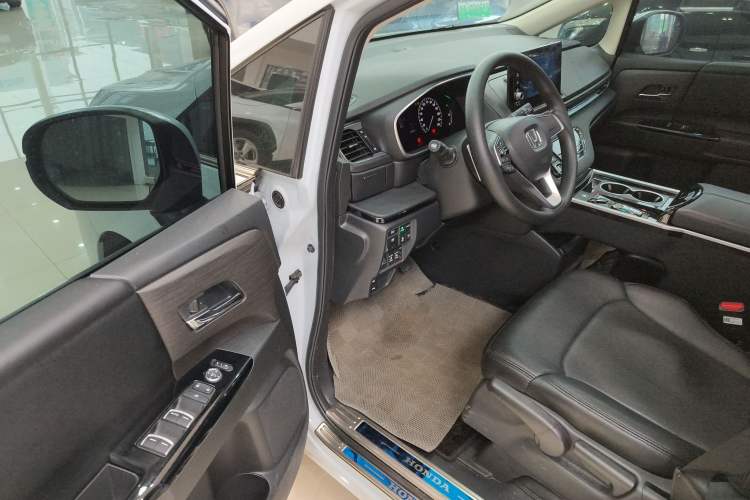 Used Honda Elysion 2024 2.0L eHEV Classic Edition
