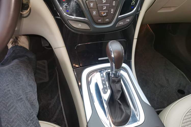 Used Buick Regal 2014 2.0L Leading Fashion Edition