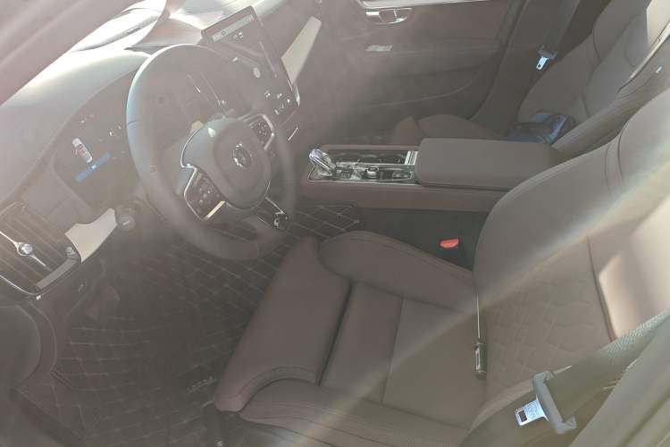 Used Volvo S90 2026 B5 Zhiyuan Luxury Edition