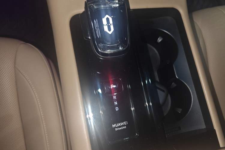 Used Hima AITO M7 2024 1.5T Intelligent Driving 4WD Ultra Version 6 Seats
