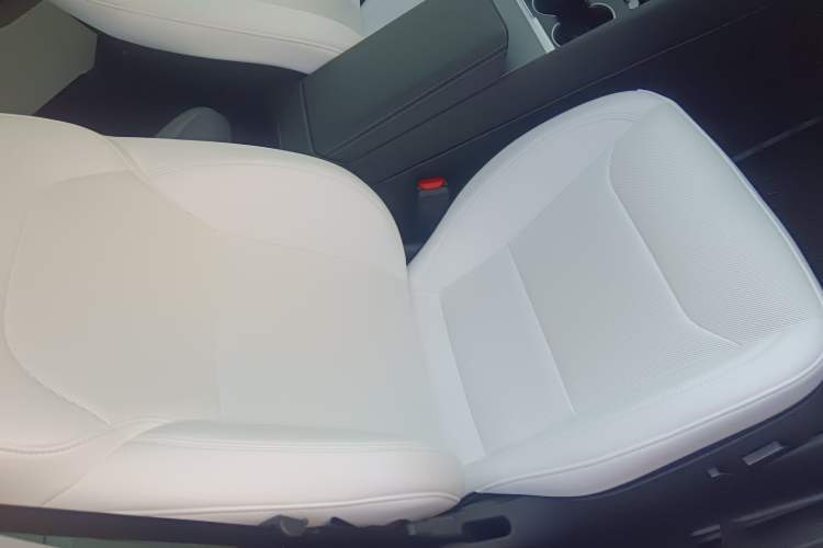 Used Tesla Model Y 2025 Rear-Wheel-Drive Version
