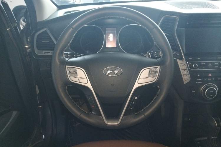 Used Hyundai Santa Fe 2017 2.0T Automatic Two-Wheel Drive Smart Version 7 Seats
