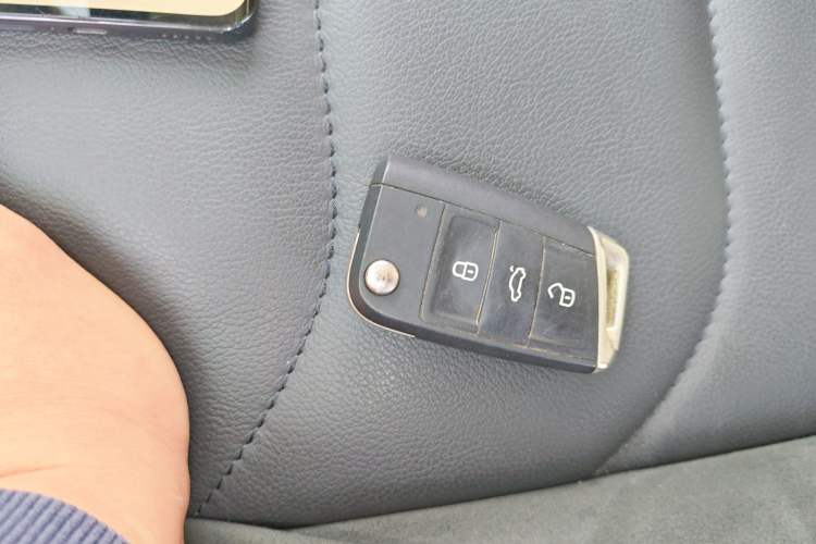 Used Volkswagen Tiguan L 2019 Revised 330TSI Automatic Two-Wheel Drive Smart & Luxury Edition China VI Standard