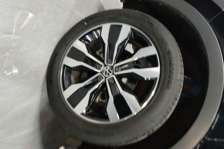 Used Volkswagen Tiguan L 2024 330TSI Automatic Two-Wheel Drive R-Line Enhanced Edition
