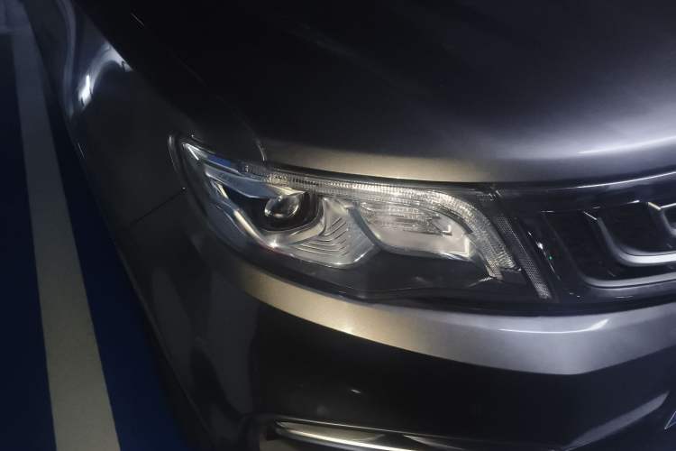 Used Geely Auto Emgrand X7 Sport 2018 1.8TD Automatic Two-Wheel Drive ZhiZun Model with 4G Connectivity
