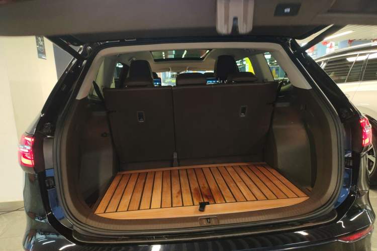 Used Volkswagen Viloran 2020 330TSI Luxury Edition
