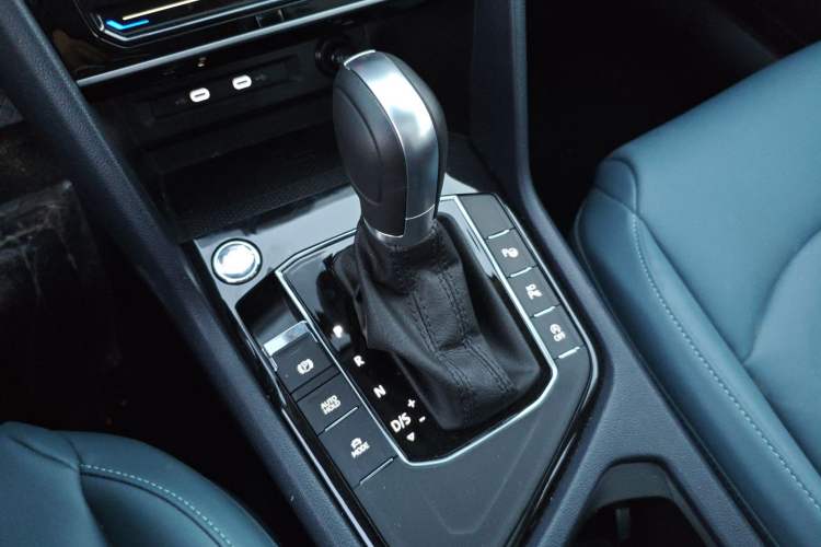 Used Volkswagen Tharu 2024 300TSI Two-Wheel-Drive Moon Luxury Edition
