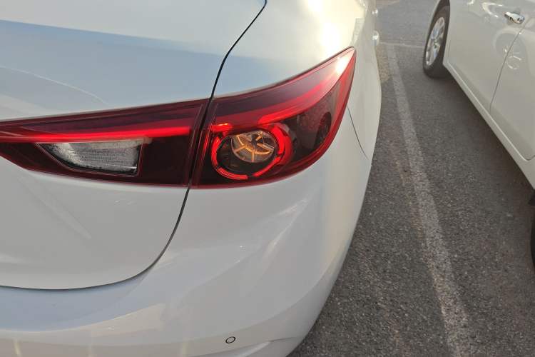 Used Mazda Mazda 3 Axela 2017 Sedan 1.5L Automatic Luxury Model Emission Standard China V
