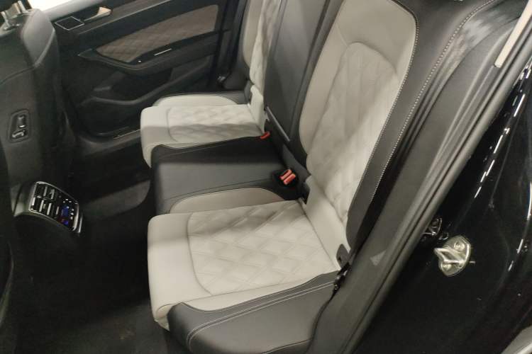 Used Volkswagen Magotan 2023 2 Million Units Limited Edition 330TSI DSG Leading Version
