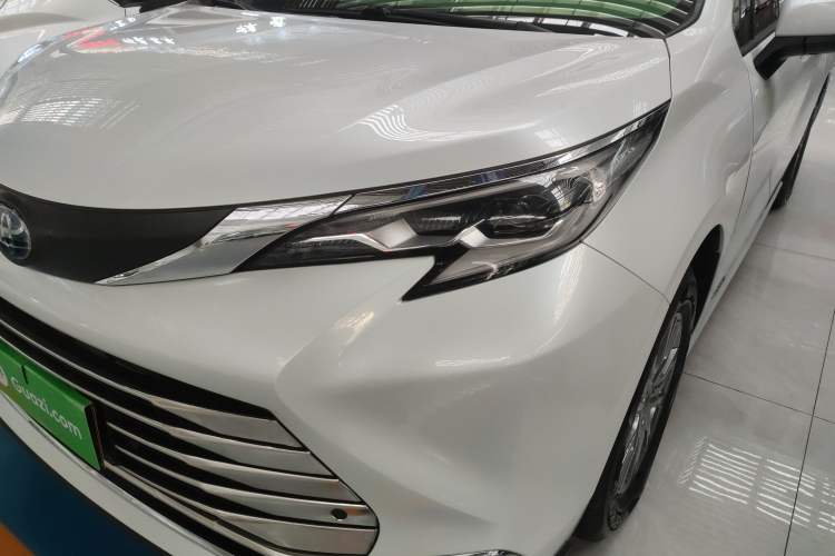 Used Toyota Sienna 2023 2.5L Hybrid Comfort Edition
