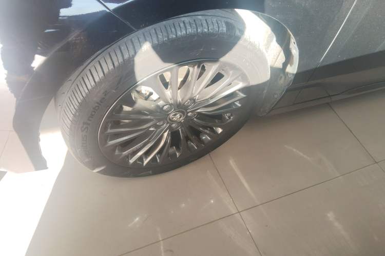 Used Toyota Avalon 2019 2.0L XLE Premium Edition China VI