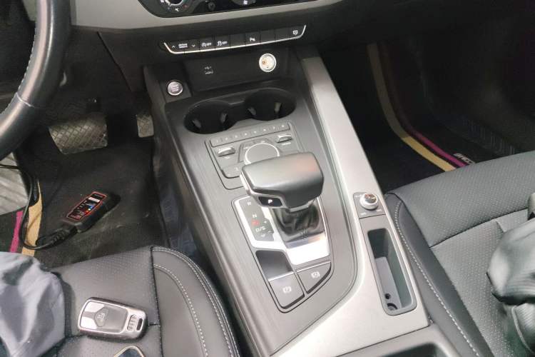 Used Audi A4L 2019 40 TFSI Ambition China VI
