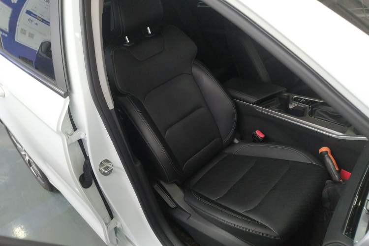 Used Geely Auto Emgrand 2023 4th Generation Champion Edition 1.5L CVT Prestige Model
