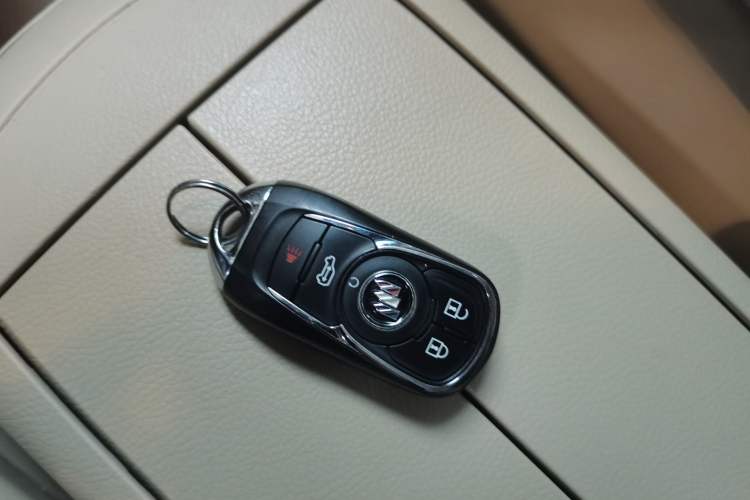 Used Buick GL8 2023 Facelifted Land Cruiser Executive Luxury Version