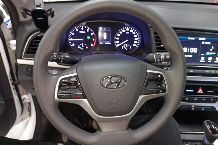 Used Hyundai Elantra 2016 1.6L Automatic ZhiXuan – Elite Version
