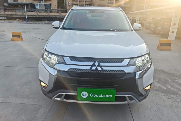 Used Mitsubishi Outlander 2019 2.4L 4x4 Zhi Xiang Edition 5 Seats China VI Standard