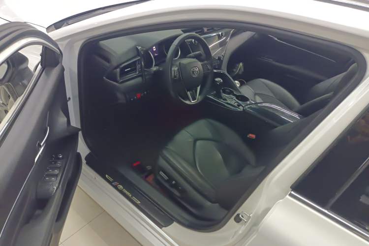 Used Toyota Camry 2019 Revised Version 2.0G Luxury Edition
