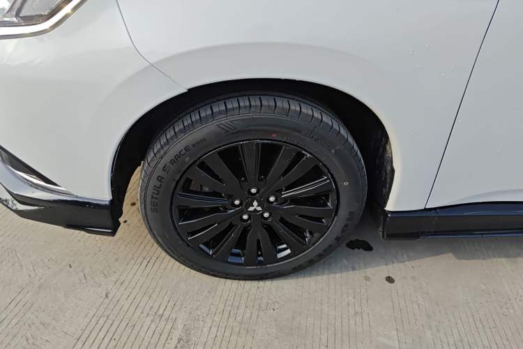 Used Mitsubishi Outlander 2021 2.4L 4x4 DynaDrive Edition 5 Seats
