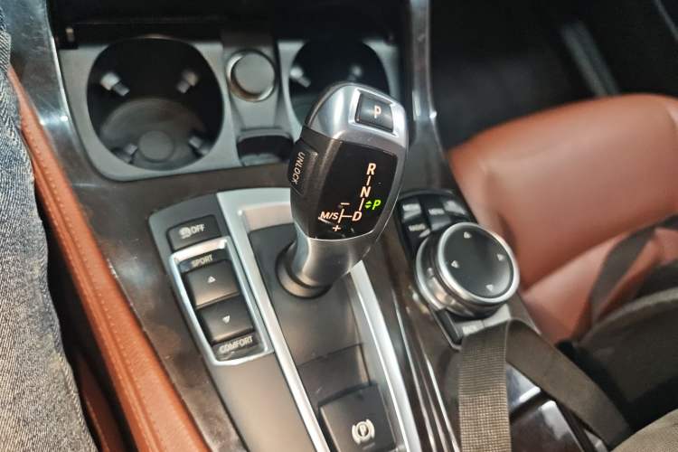 Used BMW 5 Series 2014 528Li Leading Model
