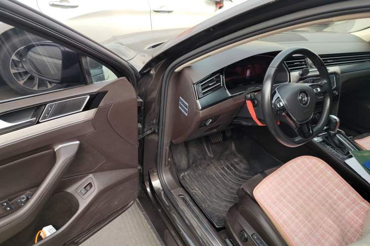 Used Volkswagen Variant 2017 380TSI Two-Wheel Drive Comfort Edition