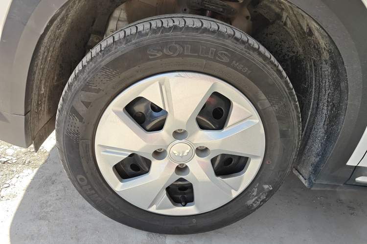 Used Wuling Alvez 2022 1.5L Manual Free-Style Model
