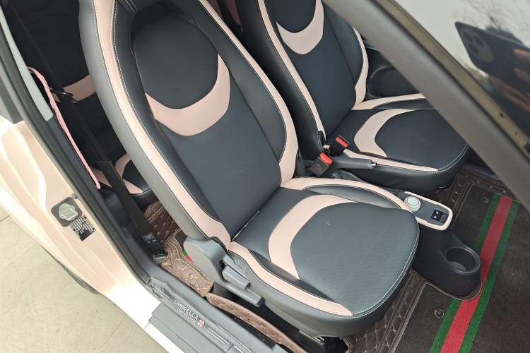 Used Chery QQ Ice Cream 2022 170km Sundae Phosphate Lithium-Ion
