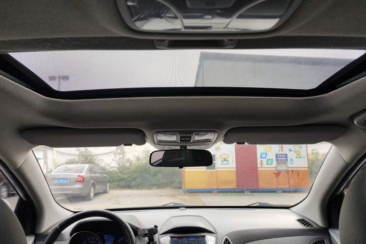 Used Hyundai ix35 2015 2.0L Automatic 2WD Smart Type China IV