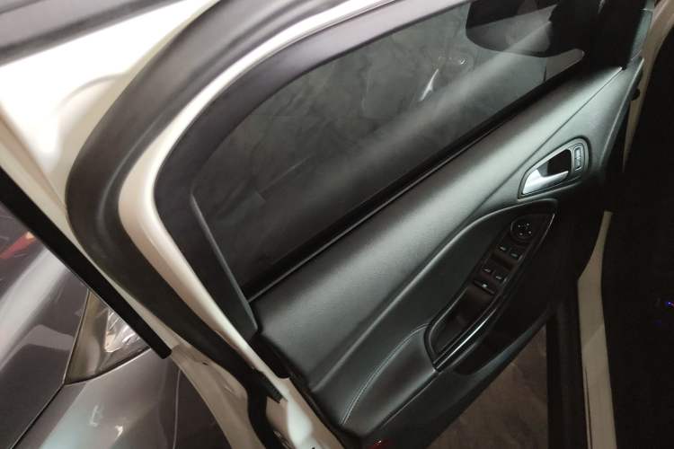 Used Ford Focus 2018 Hatchback Classic 1.6L Automatic Trendy SmartDrive Edition
