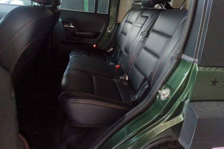 Used Beijing Auto BJ40 2018 40L 2.0T Manual Diesel Four-Wheel Drive Prestige Edition
